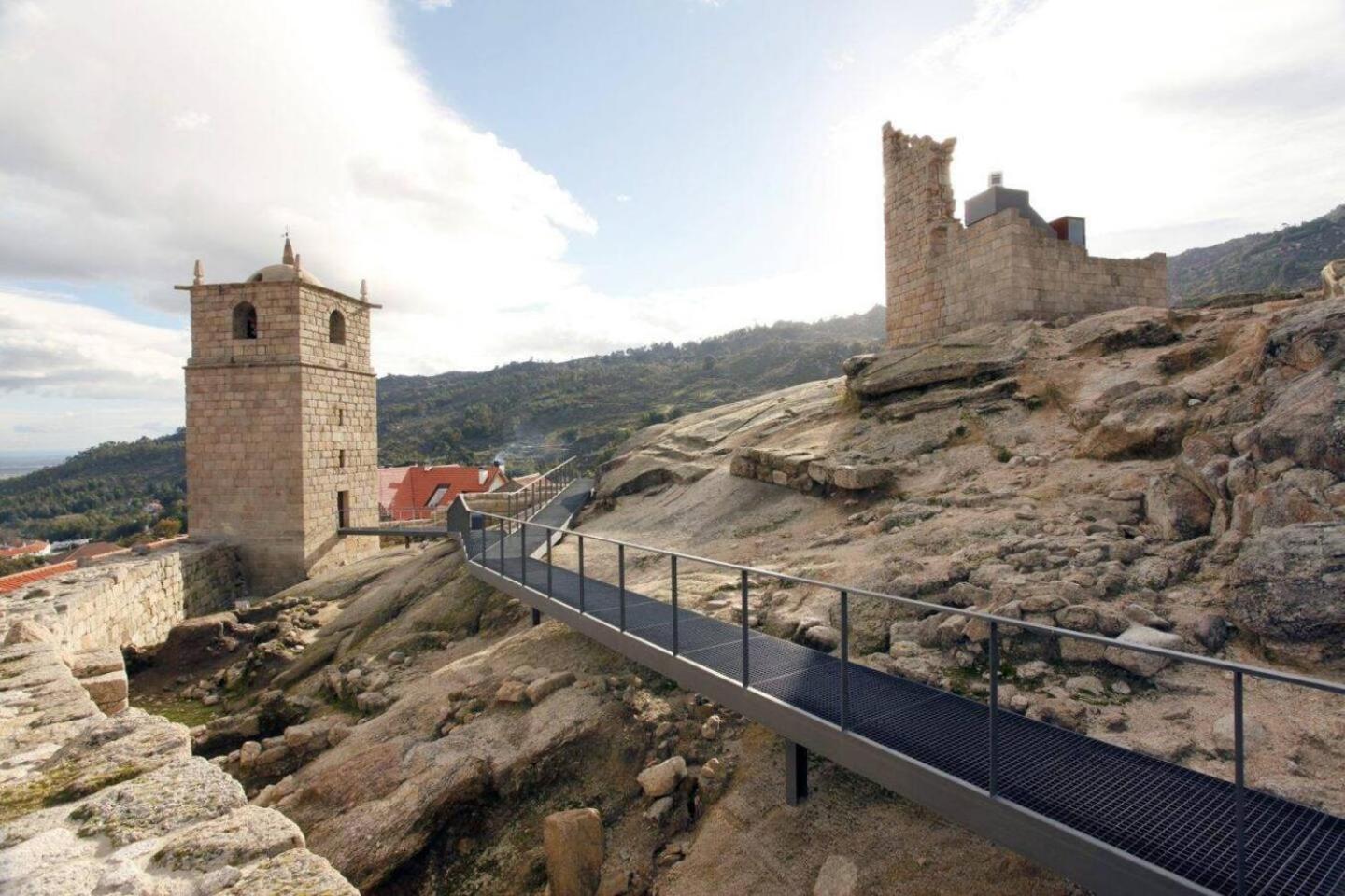 2br Fireplace Historic Village Castelo Novo
